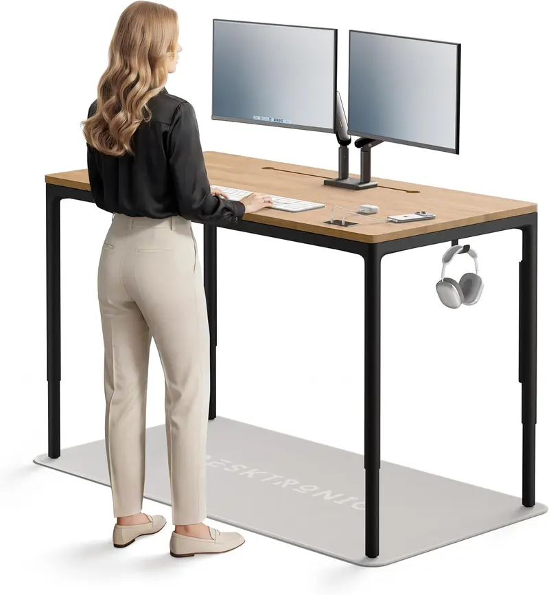 Bureau assis-debout Desktronic HomeMax en position debout, plateau chêne et double écran