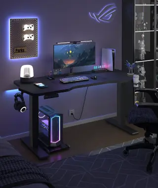 Bureau gaming assis-debout FlexiSpot GT3 avec plateau texture carbone dans un setup gaming