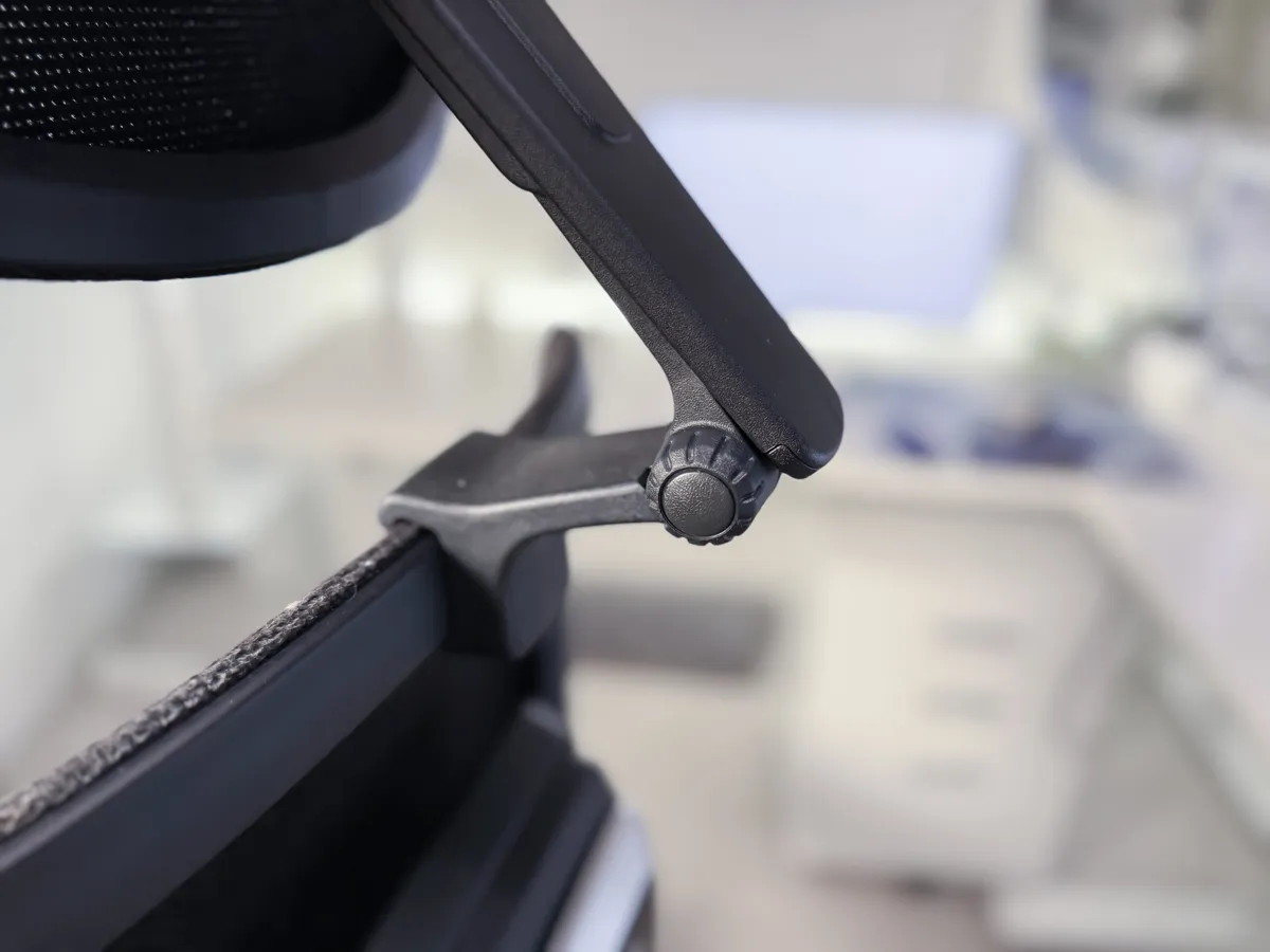 Molette d'articulation de l'appui-tête de la Flexispot C7 Morpher