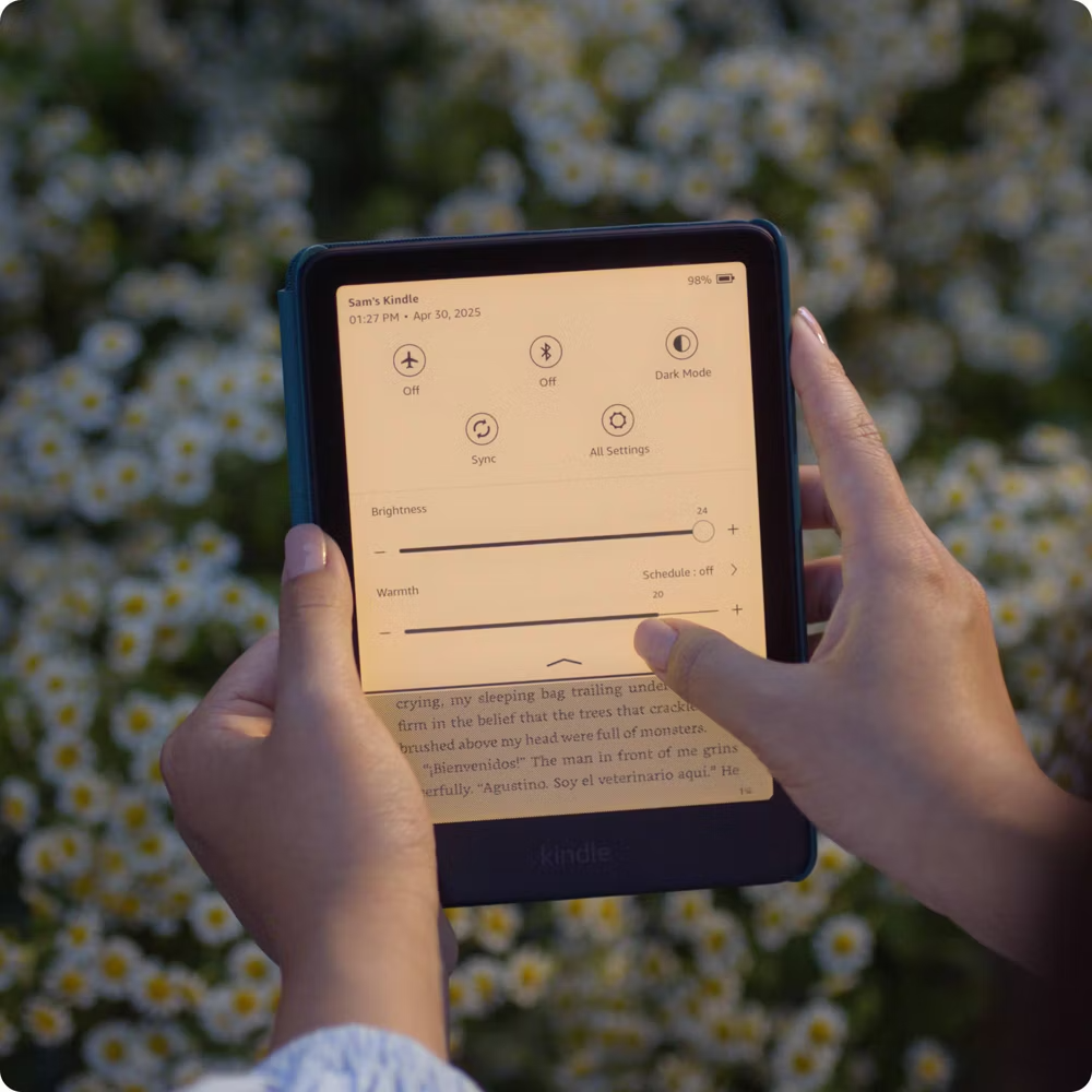 Réglages de luminosité et de lumière chaude sur un Kindle Paperwhite, en extérieur
