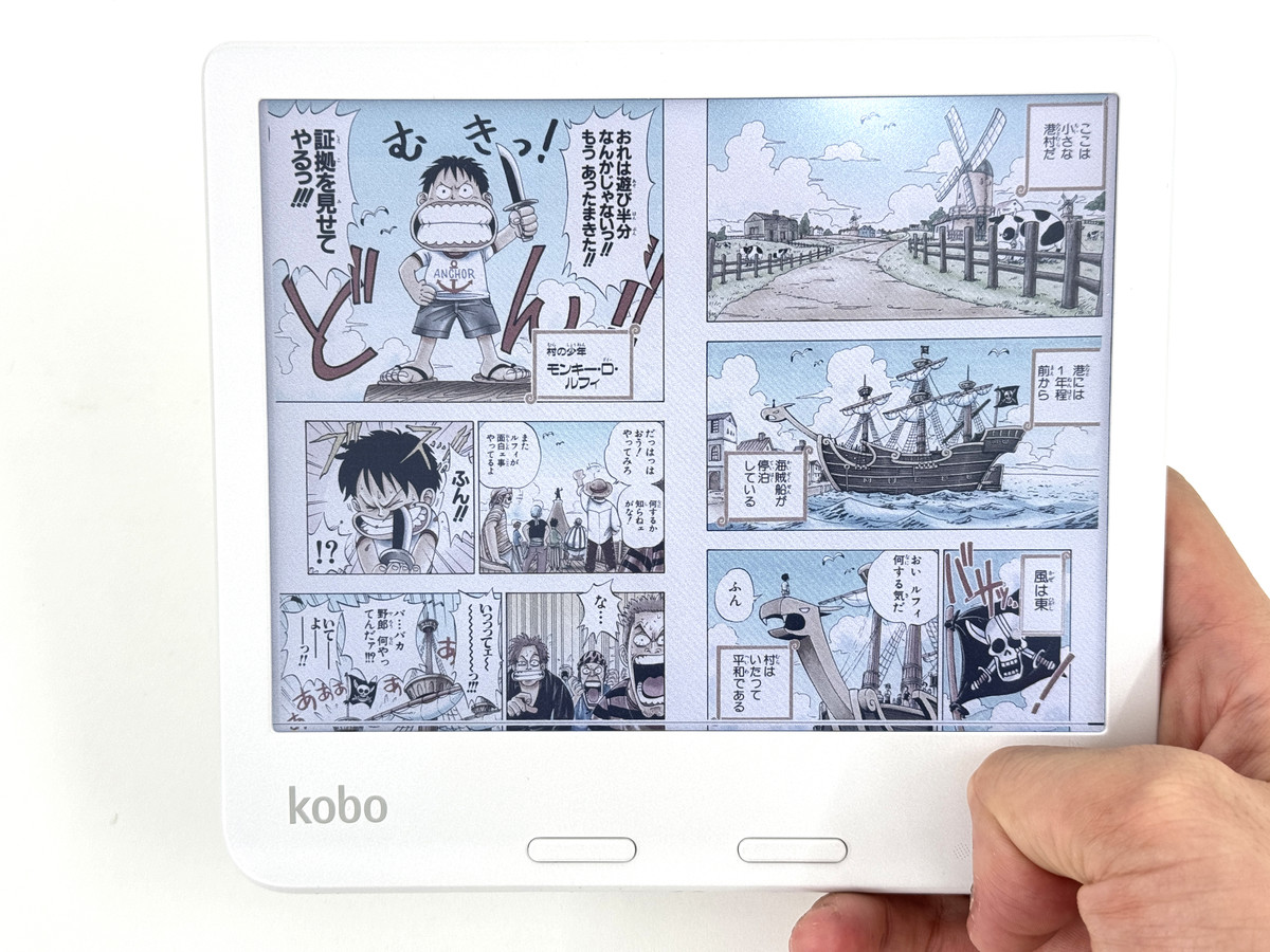Manga One Piece affiché en couleur sur la Kobo Libra Colour tenue à une main