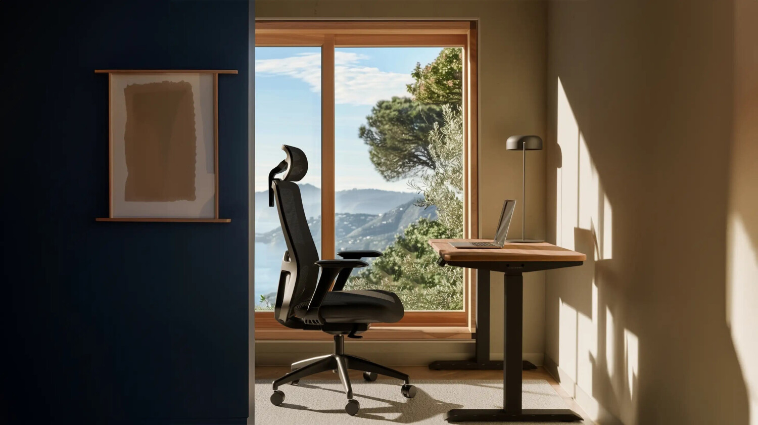 Desktronic SitOne de profil devant une fenêtre, dossier en maille respirante