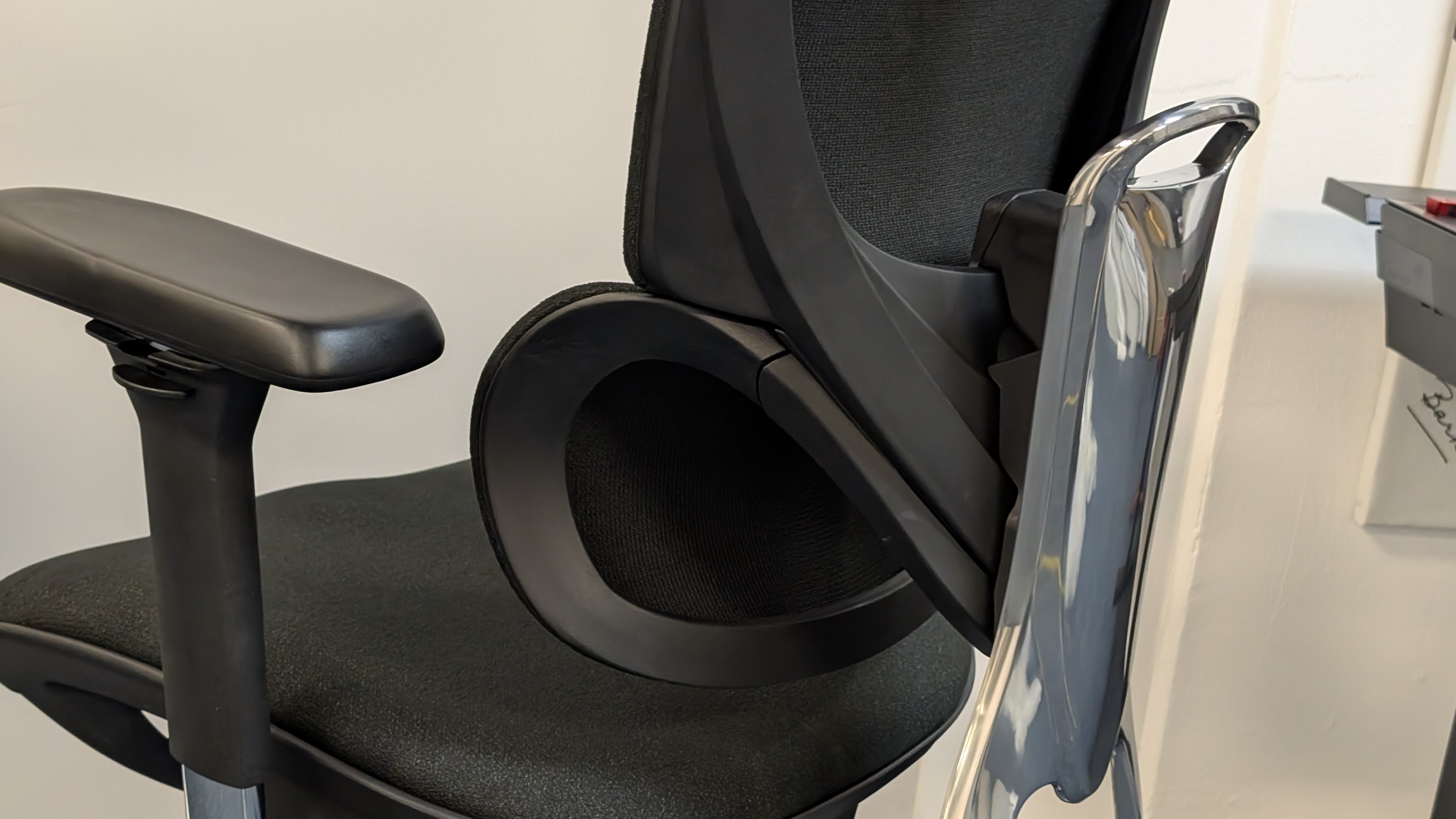 Détail du bas de dossier et du soutien lombaire intégré de la CLOUVOU MasterSeat