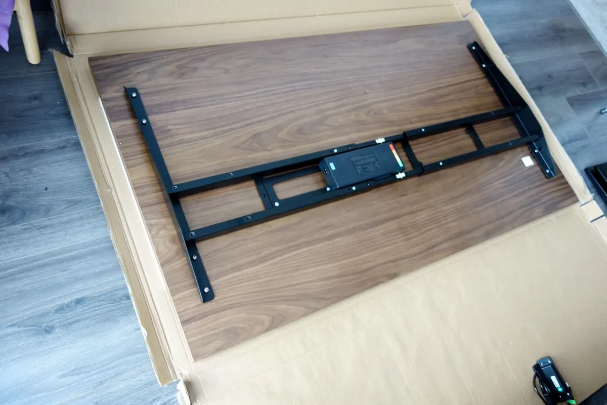 Montage bureau Flexispot E7 Pro bureau à l'envers